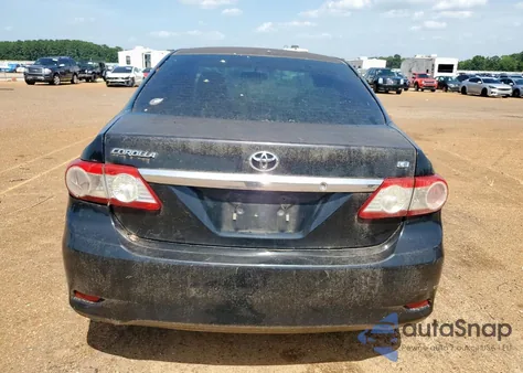 2013 Toyota Corolla Base z USA, uszkodzony, nr VIN 2T1BU4EE3DC100968